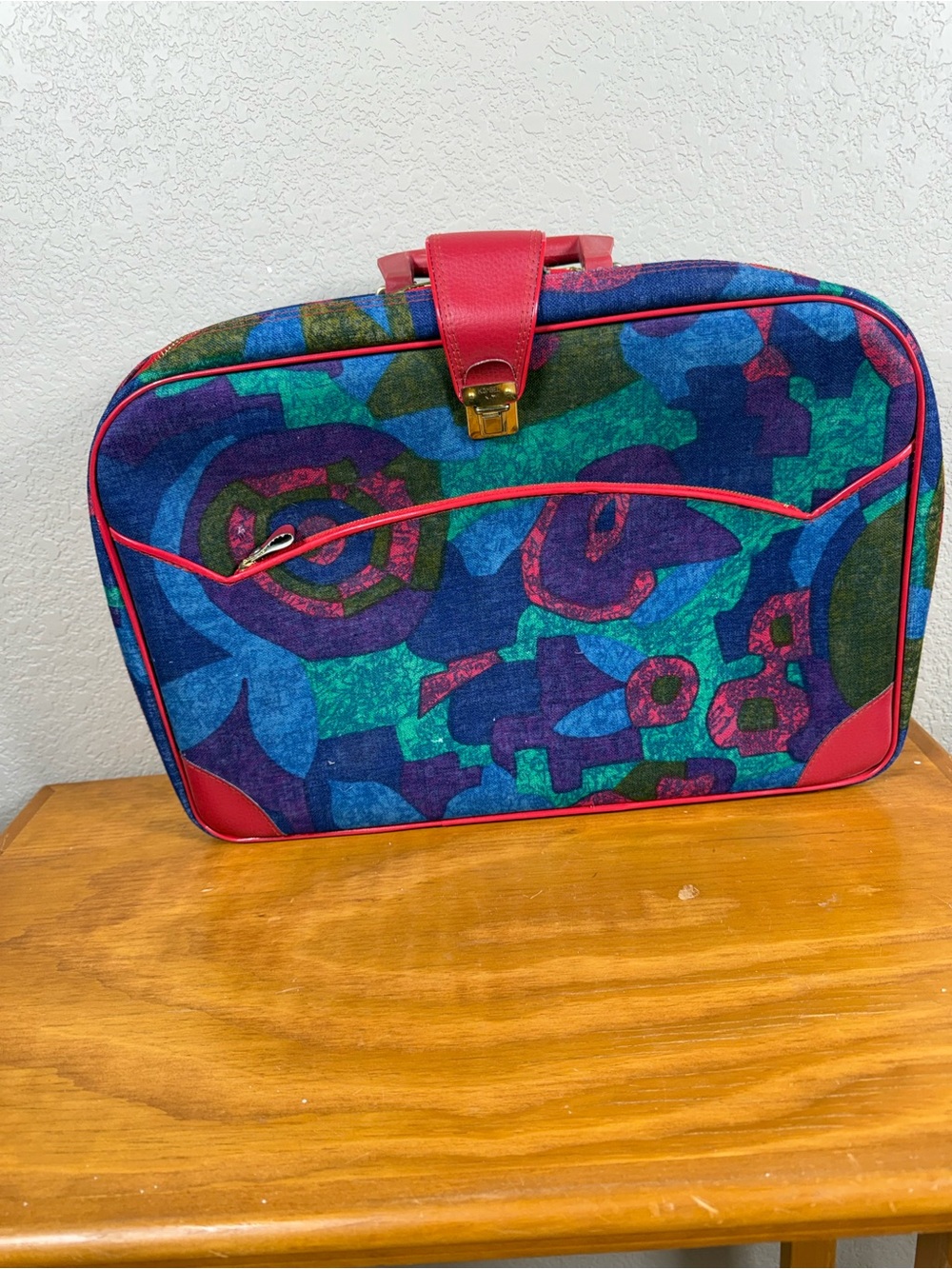 Funky Vintage Suitcase with‎ Key